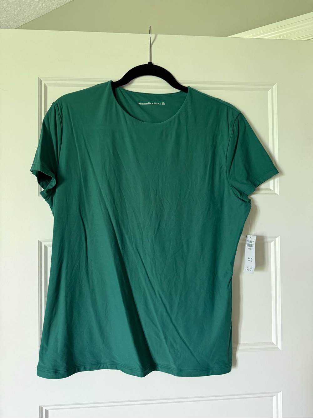 Abercrombie & Fitch Women’s tuckable Tee